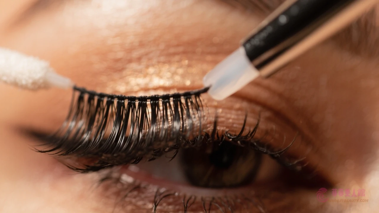 假睫毛黏貼特寫